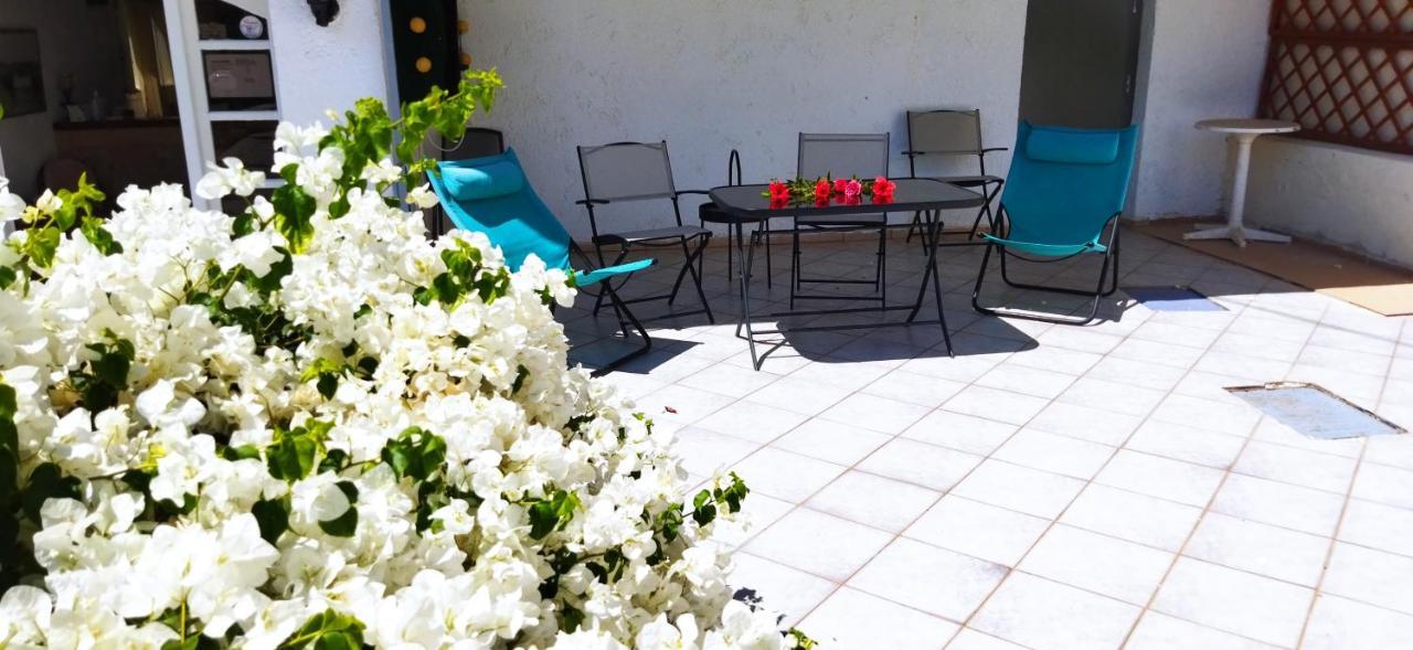 Cleo Rooms 250M From The Beach 말리아 외부 사진