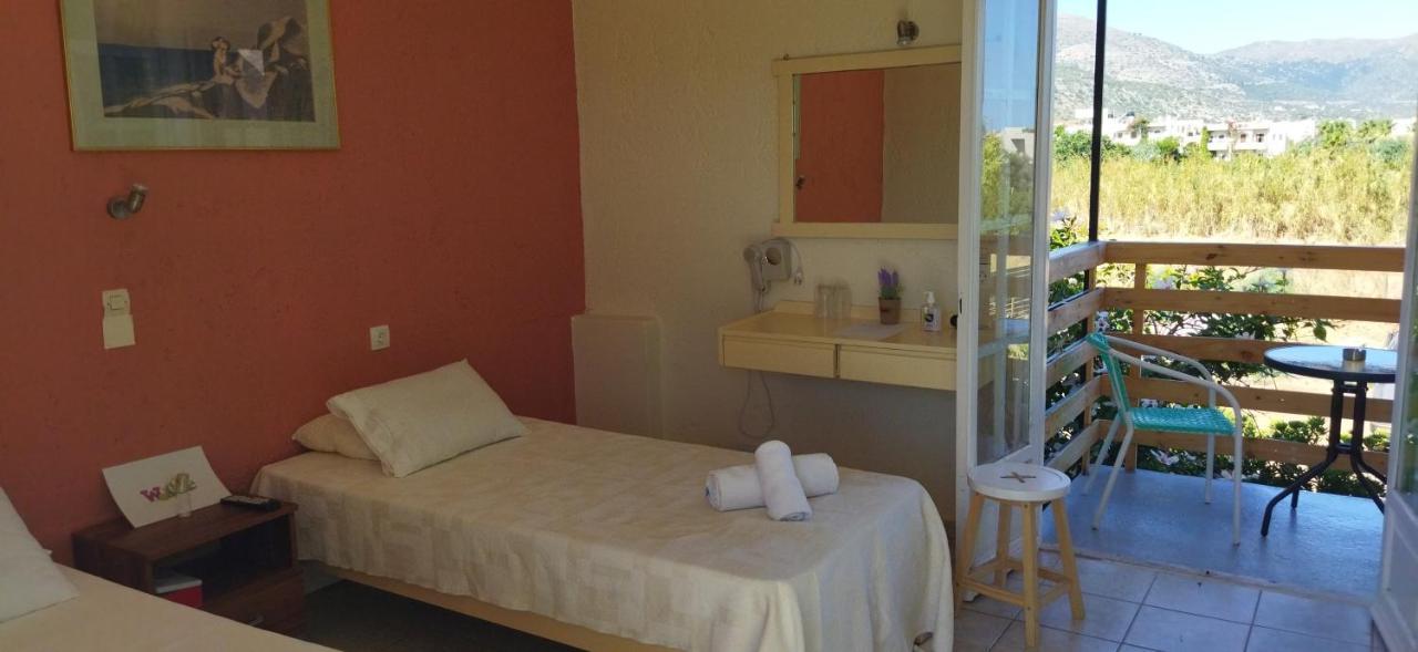 Cleo Rooms 250M From The Beach 말리아 외부 사진