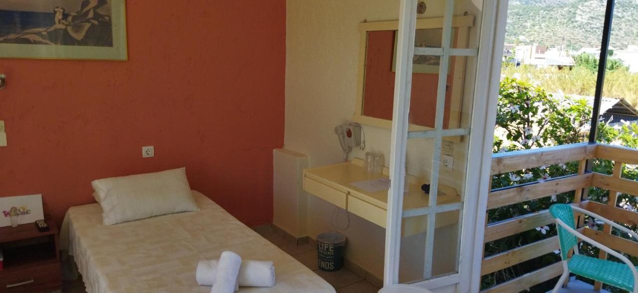 Cleo Rooms 250M From The Beach 말리아 외부 사진