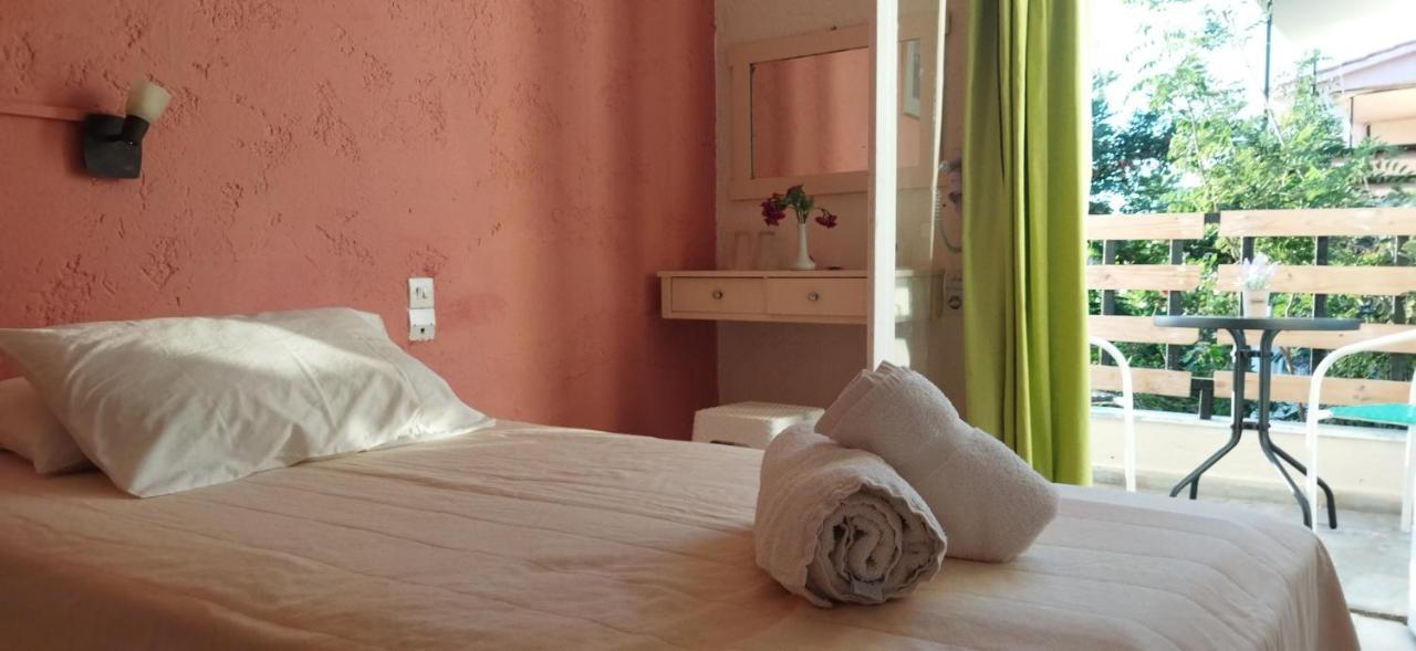 Cleo Rooms 250M From The Beach 말리아 외부 사진